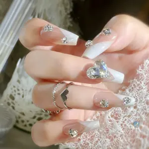 Large Faceted Heart Crystal Detail on Elegant Press On Nail