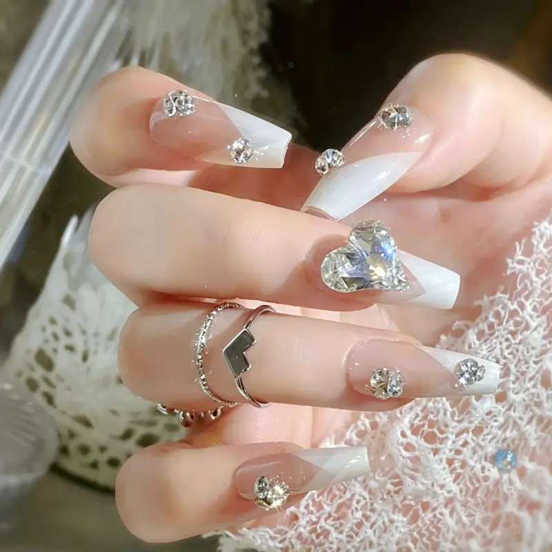 Large Faceted Heart Crystal Detail on Elegant Press On Nail