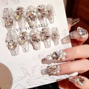 24 Piece Influencer Nail Gift Box – Bling Rhinestone Edition