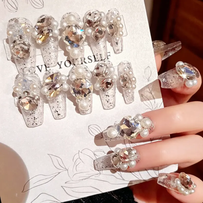 24 Piece Influencer Nail Gift Box – Bling Rhinestone Edition